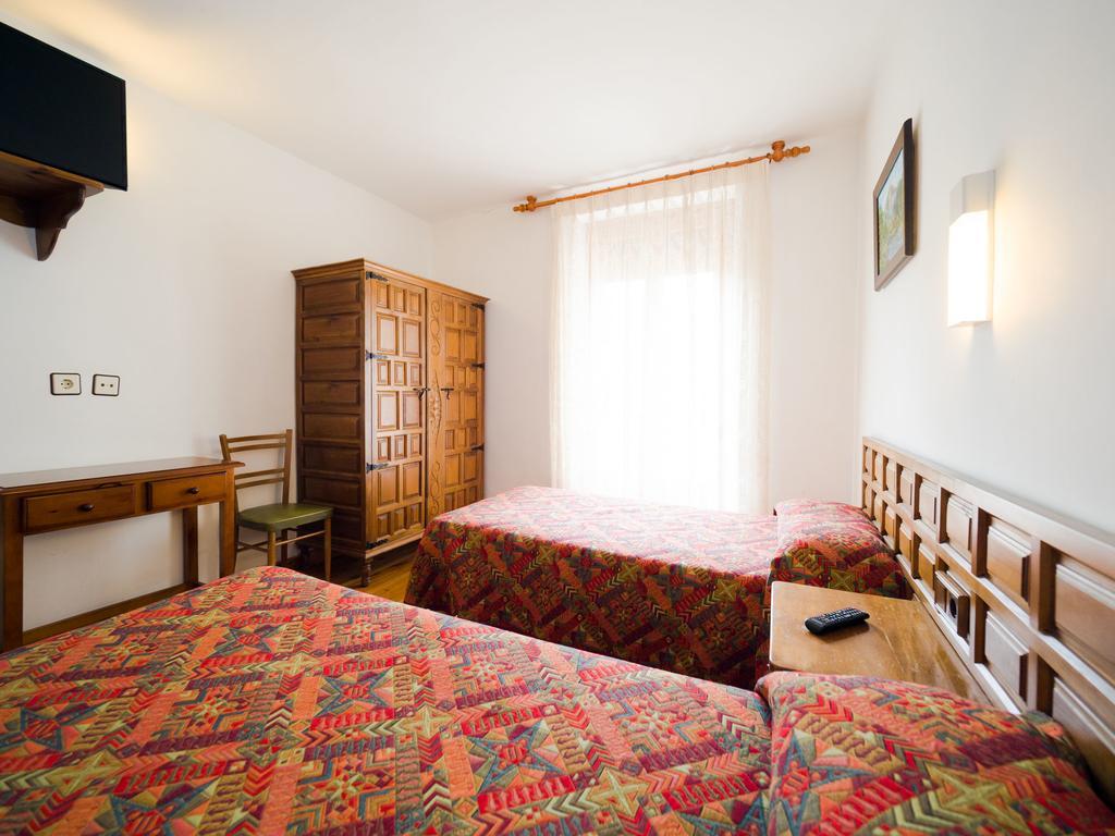 Hostal Pirineos Sarvise Hotel Екстериор снимка