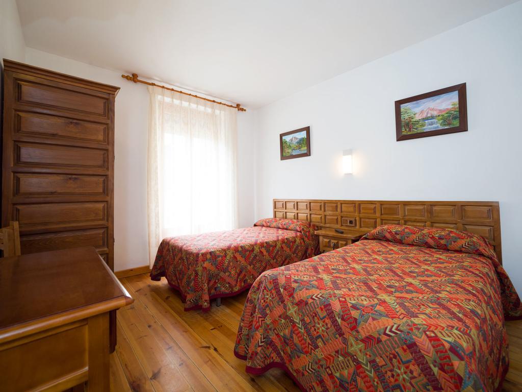 Hostal Pirineos Sarvise Hotel Екстериор снимка